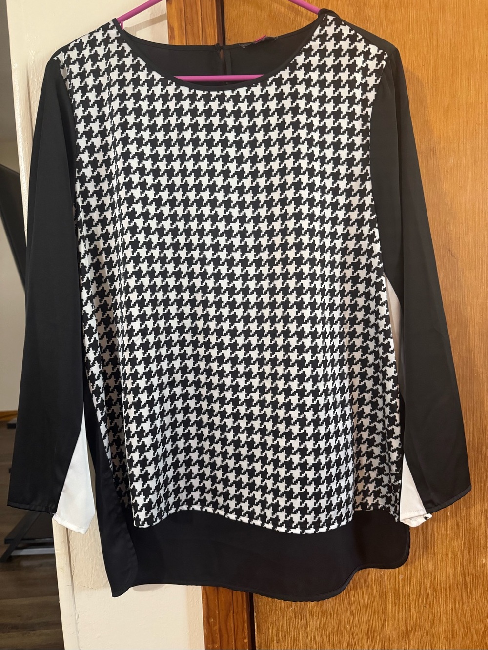 Vince Camuto Black and White Houndstooth Long Sleeve Blouse